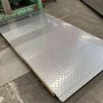 China Embossed Stainless Steel Checkered Plate Sheet 304 2.0 3.0mm Thick Factory,supplier,manufacturer - DeZe Steel